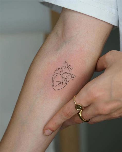 20 tatuajes de corazones: pequeños, simples,。